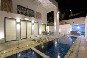 New ! 430m Luxury Best Top Class 8-Bdr Exclusive Villa Top Design HEATED Pool Jucuzzi Sauna